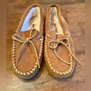 ✨Minnetonka Men's Pile Lined Hardsole Slipper Leather Moccasins 3902✨